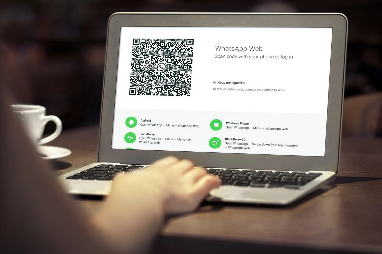 WhatsApp Web kullanan bir kullanıcı